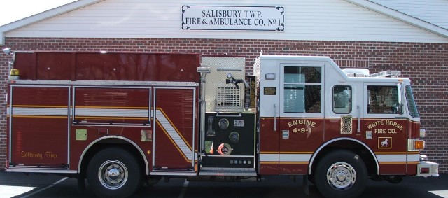 Engine 4-9-1 in front of the ambulance bay... May 2006